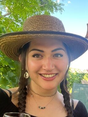 Meet your Posher, Jade